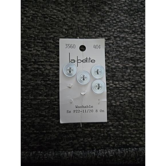 Four Sets of Vintage Buttons Le Chic, Le Bouton, Majesty, and La Petite - Picture 6 of 6